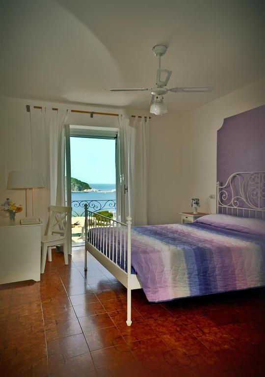 Bed and Breakfast Casa Antonio Barano dʼIschia Habitación foto