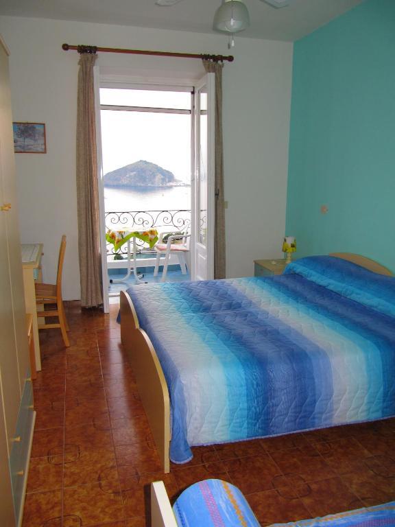 Bed and Breakfast Casa Antonio Barano dʼIschia Habitación foto