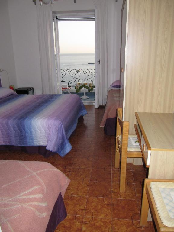 Bed and Breakfast Casa Antonio Barano dʼIschia Habitación foto